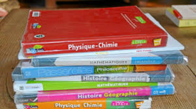 manuels scolaires.jpg